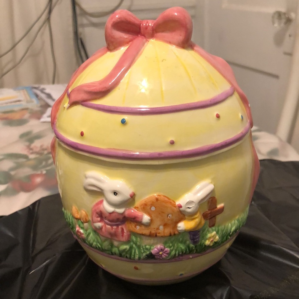 Cookie Jar Large Easter Egg.